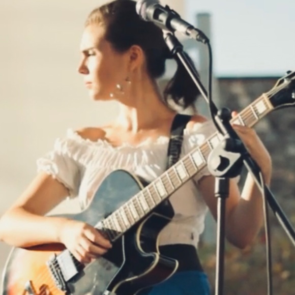 Off shoulder top - Picture 3 of 3